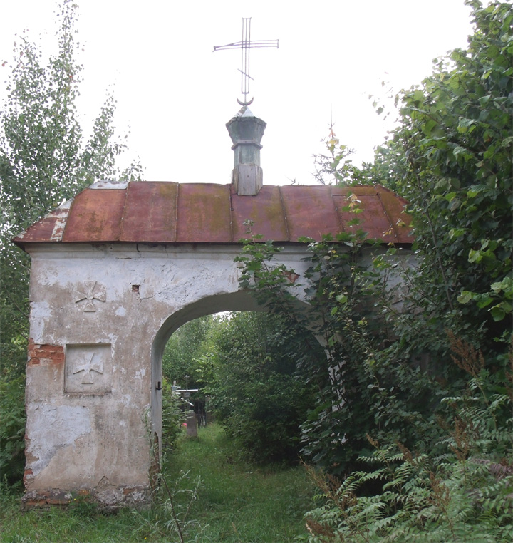 Раков, ворота униатского кладбища