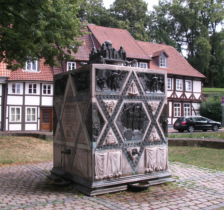 Хильдесхайм, памятник холокосту