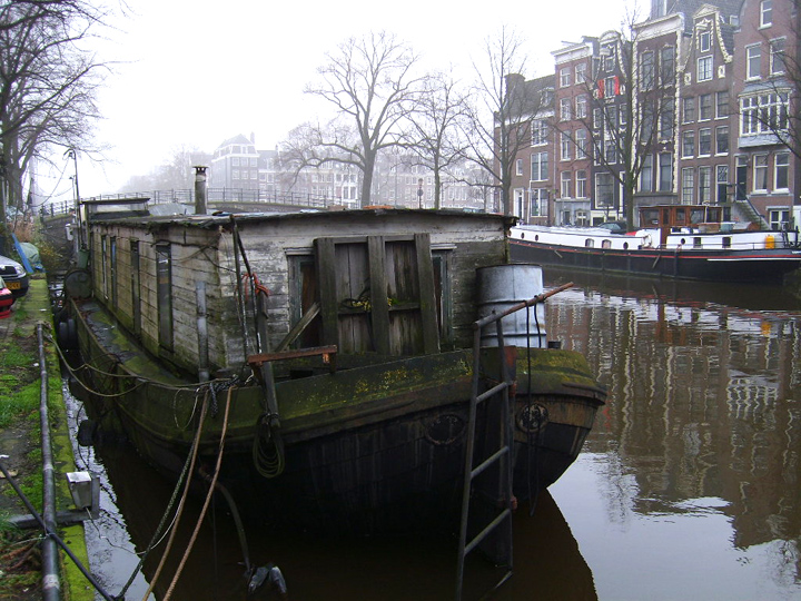 Амстердам, канал, баржа