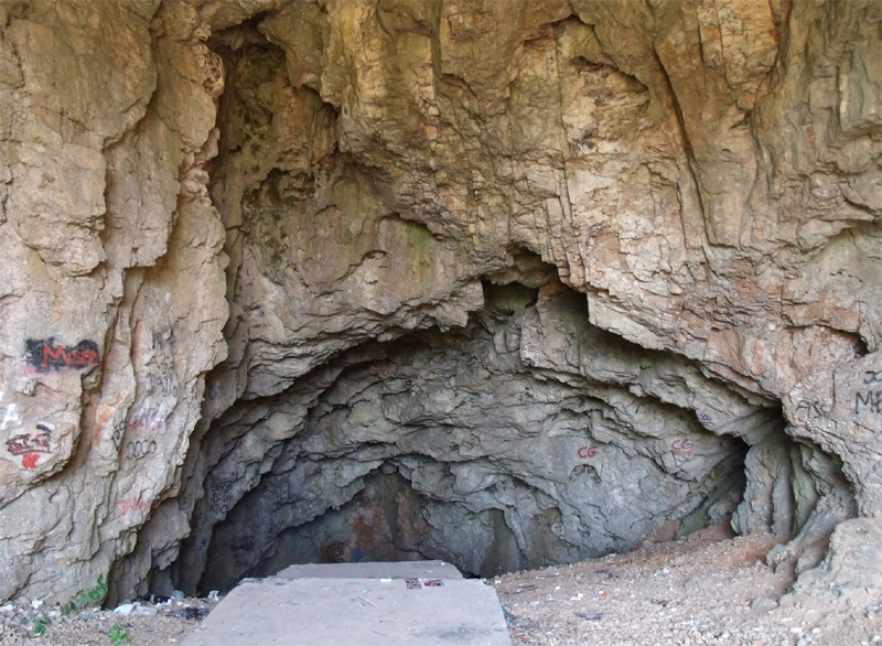 Цетине, пещера