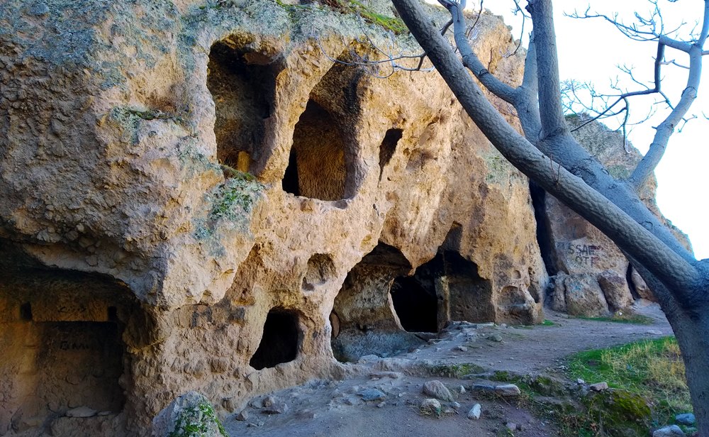 Силле, пещеры